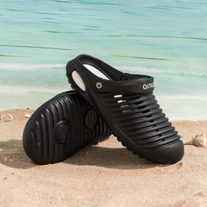 Trendy Non-Slip Outdoor Clogs - Black