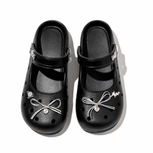 Women's Black Pumpy Clogs